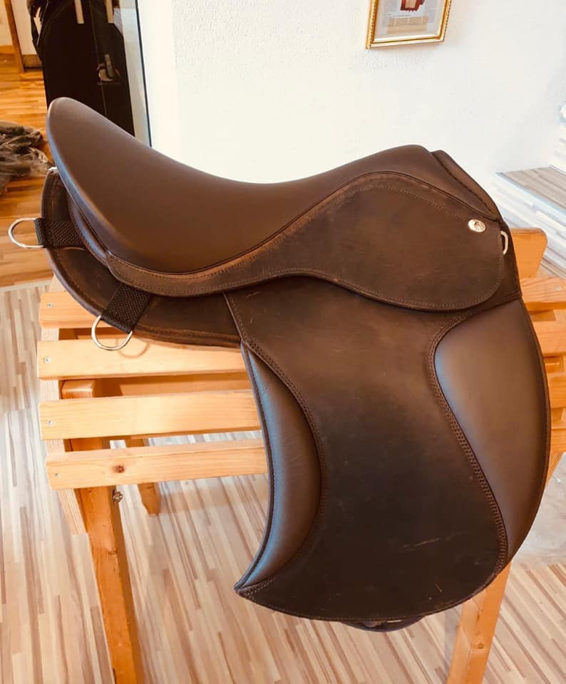 Used-Like New-Mallorca dressage saddle-leather tree 18"