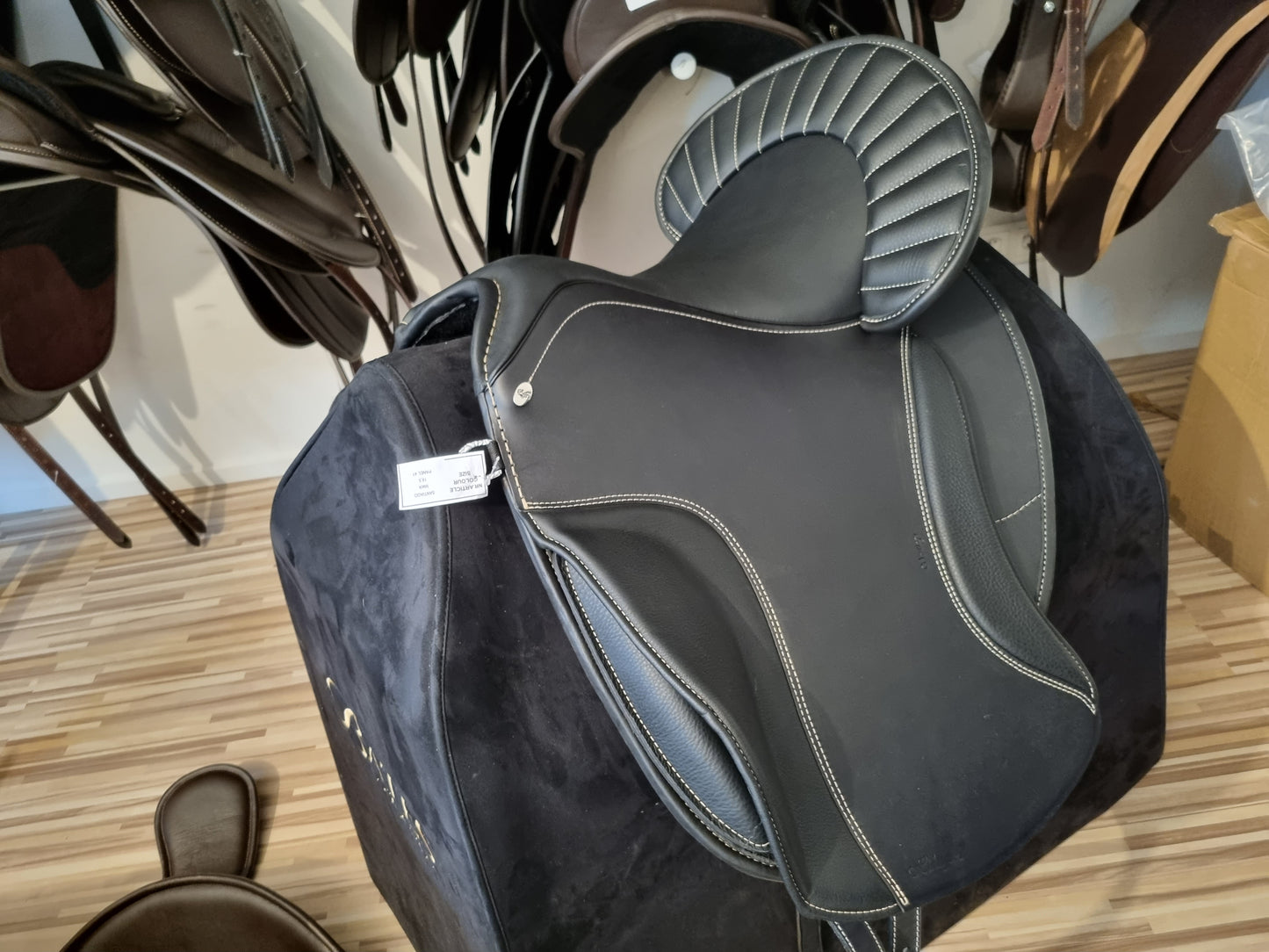 Black Santiago Special with removable gallery