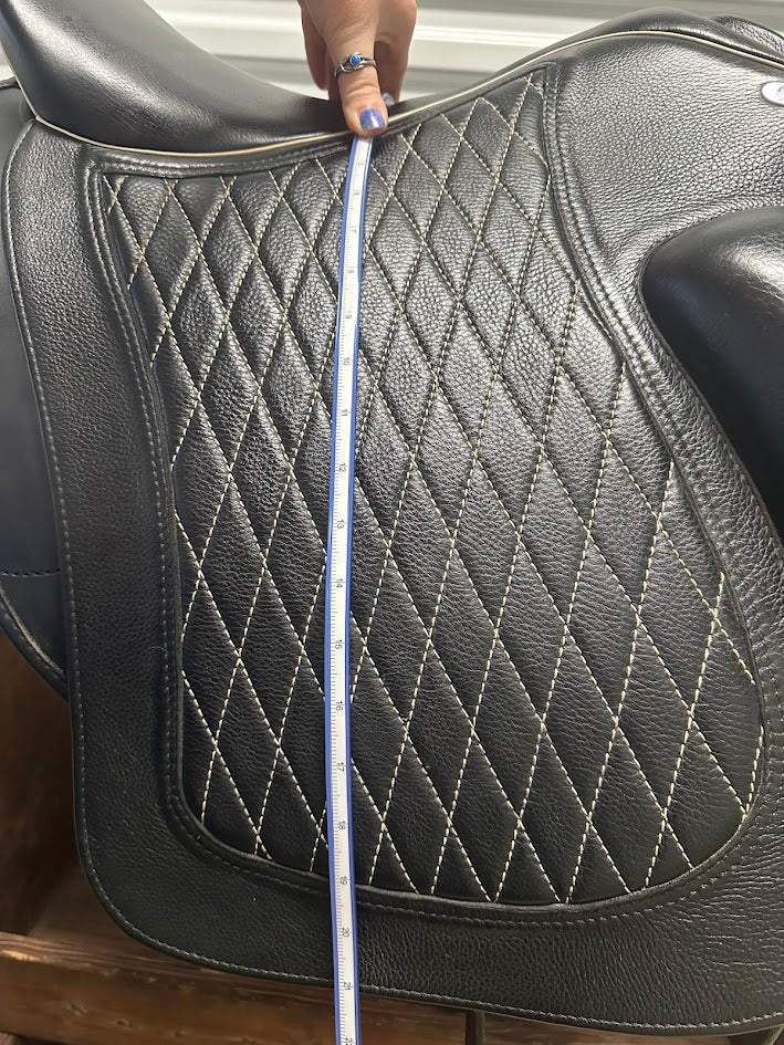 Granada Working Eq saddle, Black, feels like 17", Standard tree