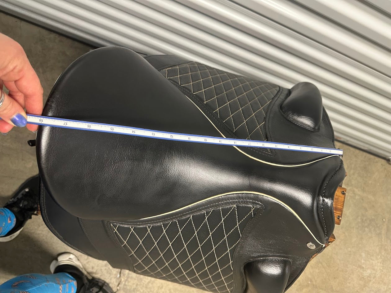 Granada Working Eq saddle, Black, feels like 17", Standard tree