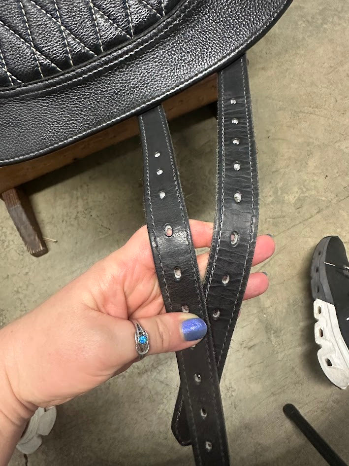 Granada Working Eq saddle, Black, feels like 17", Standard tree