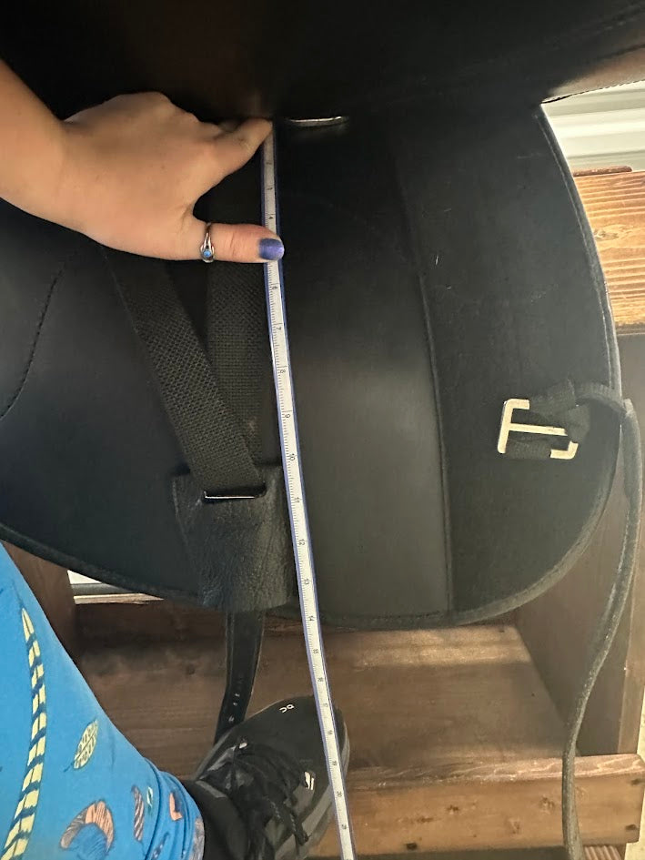 Granada Working Eq saddle, Black, feels like 17", Standard tree