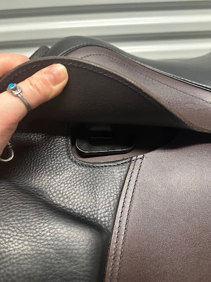 Venice Special, Shire (wide) tree, 18", black & brown